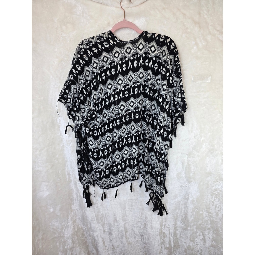Do Everything In Love Kimono Wrap Black White Geometric Ikat Tassel Trim OS - Picture 2 of 6